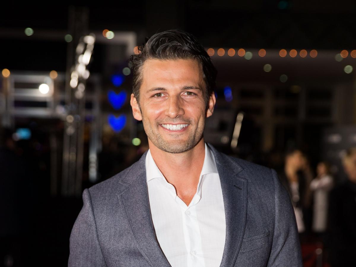 You have to see Tim Robards from The Bachelor's equally hot brother ...