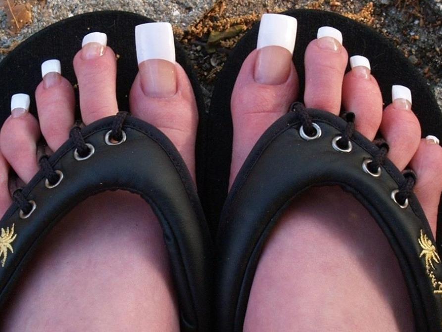 Extra Long Toenails Are The New Pedicure And People Have You No Taste