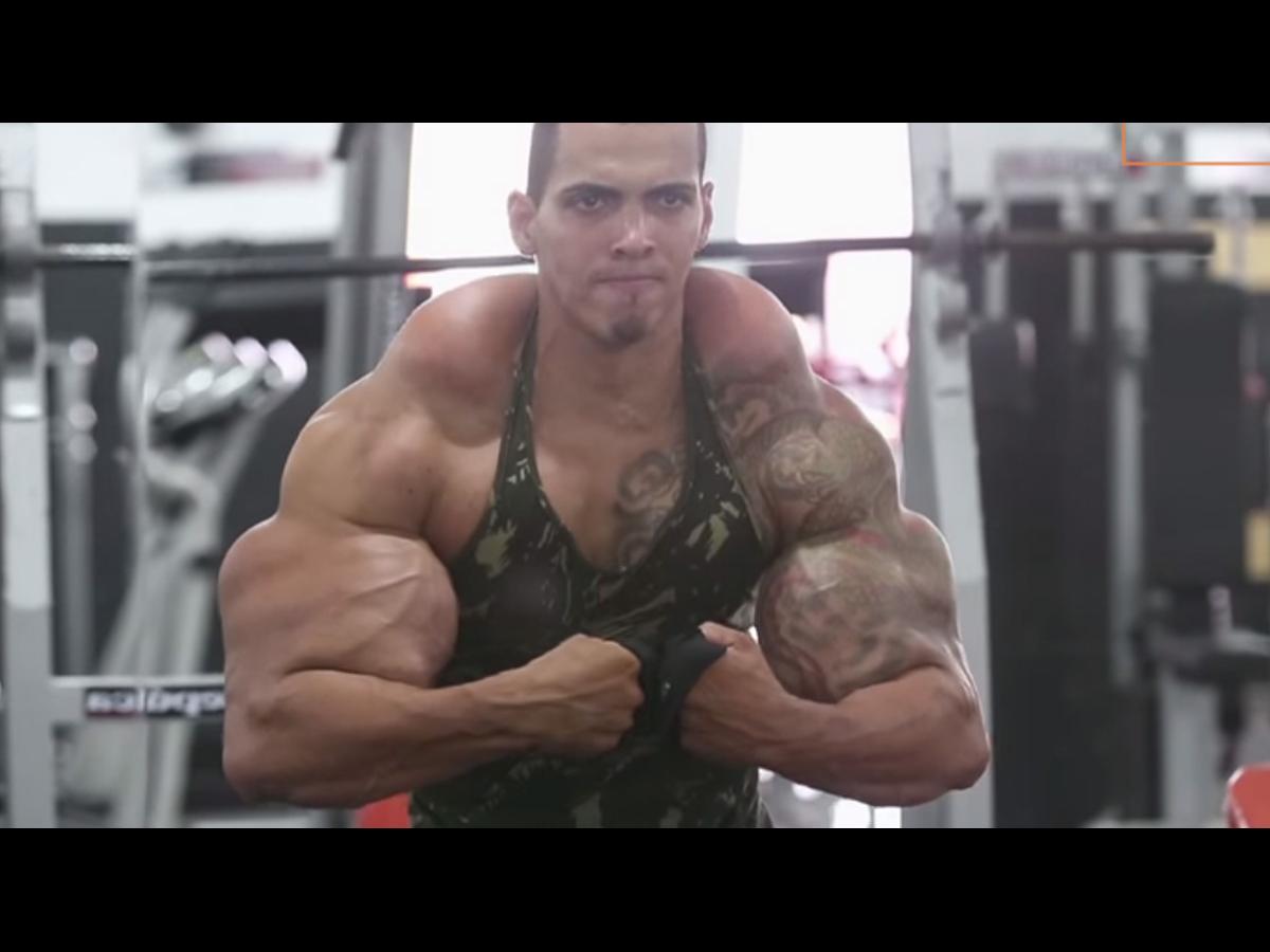 Bodybuilder injects oil into his biceps to look like The Incredible Hulk Nova 100