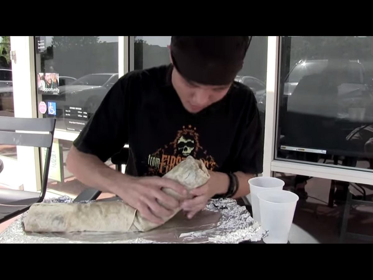 Guy eats enormous burrito in under two minutes Nova 100