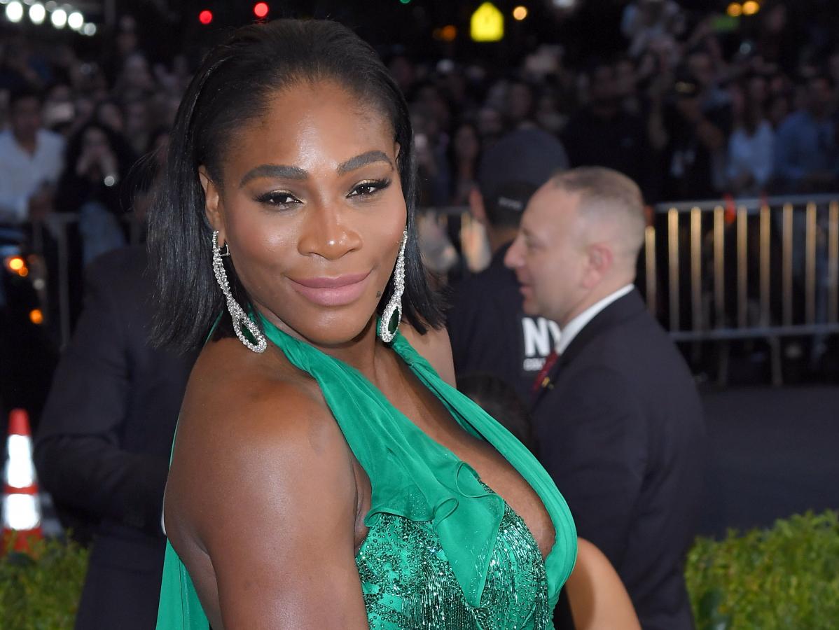 Pregnant Serena Williams strips down and bares all for Vanity Fair ...