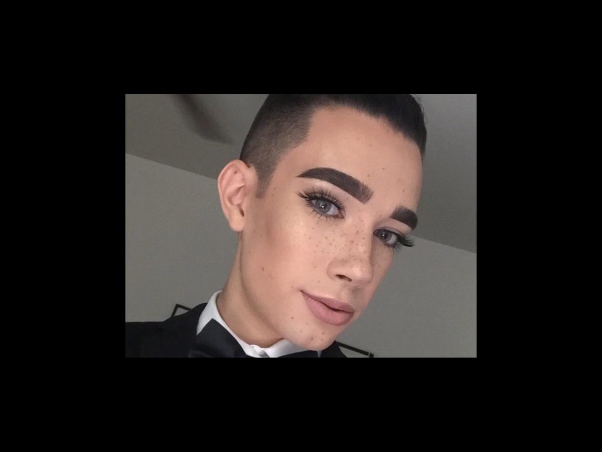 This high schooler is going viral thanks to his amazing yearbook photo