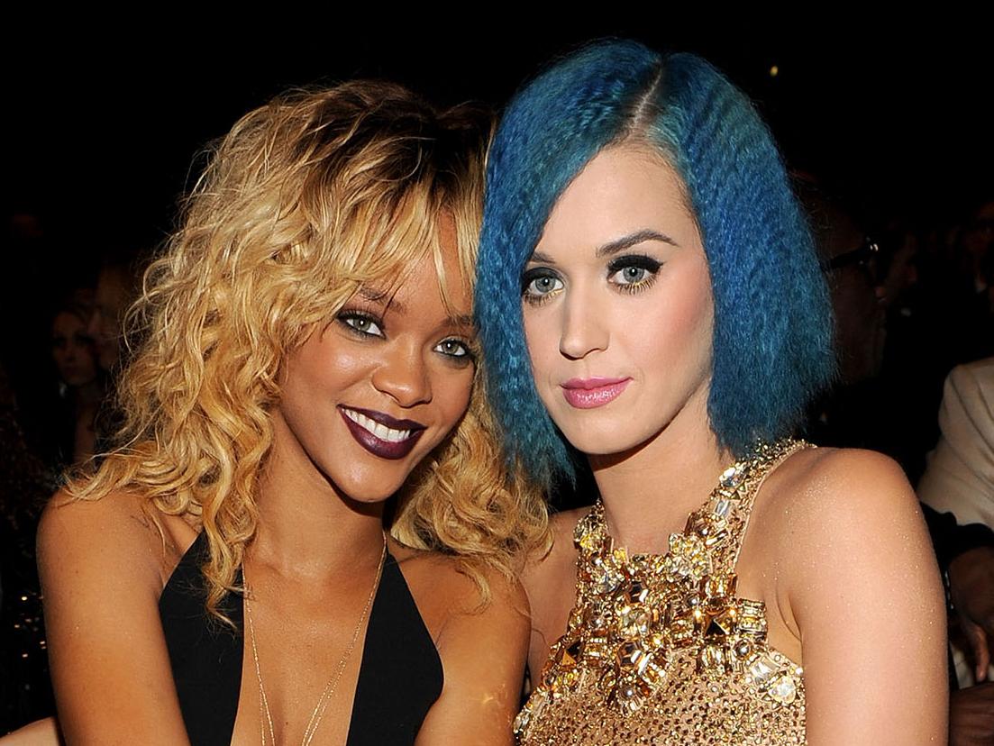 "RiRi feels ignored?": Rihanna snubbed by Katy Perry from the hen do. 7