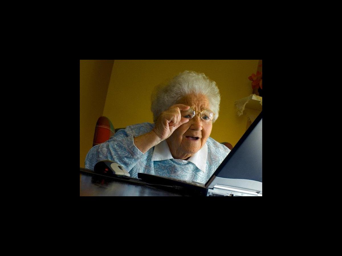 14 things older people do on Facebook | Nova 969