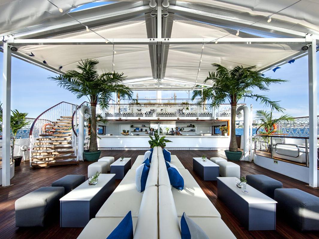 Party boat Seadeck arrived in Brisbane Nova 1069