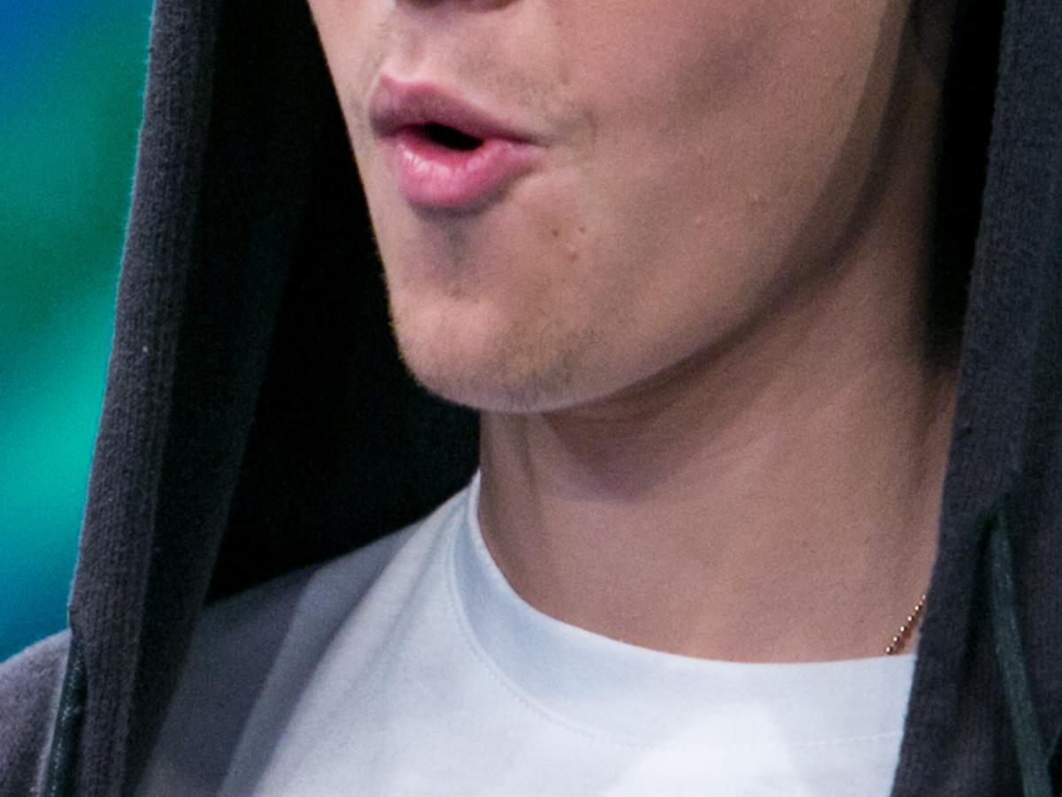 Justin Bieber gave out his PHONE NUMBER to the public! | Nova 969