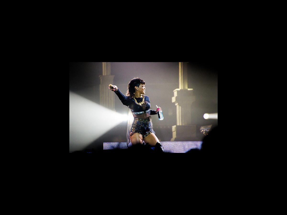 Review Rihanna's Diamonds World Tour, Adelaide Nova 969