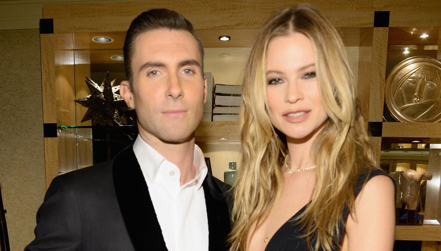 Adam Levine Shares Adorable Photo Of His Pregnant Wife Behati Prinsloo Nova 969