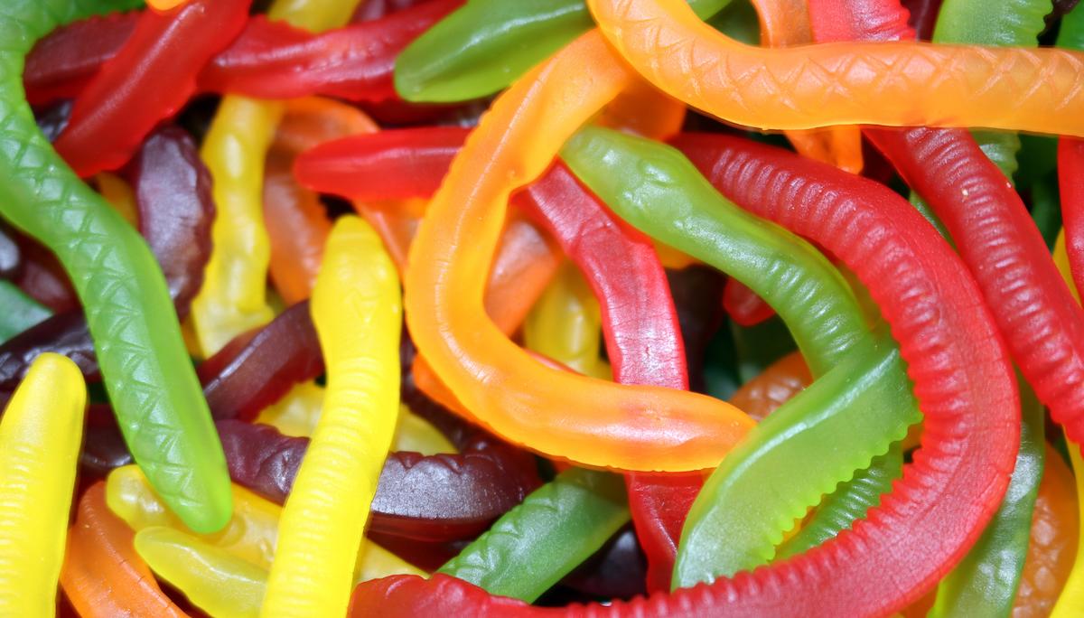 We Now Know Australia’s Favourite Way To Eat Lolly Snakes Nova 100