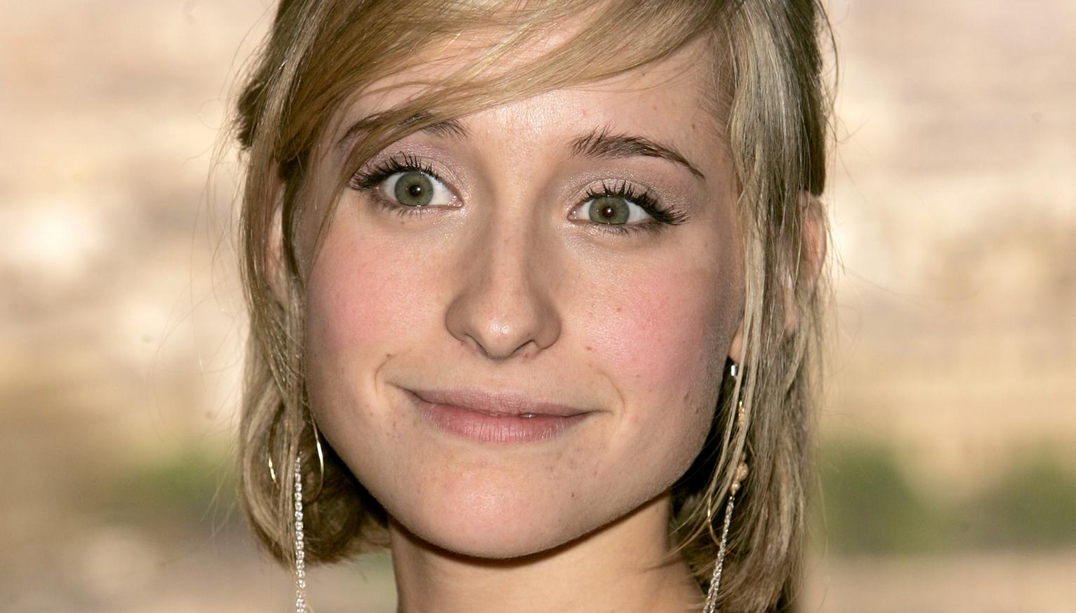 Allison Mack Of Smallville Arrested On Alleged Sex Cult Role Pleads