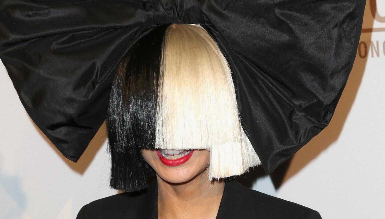 Sia shares nude photo to social media | Nova 969