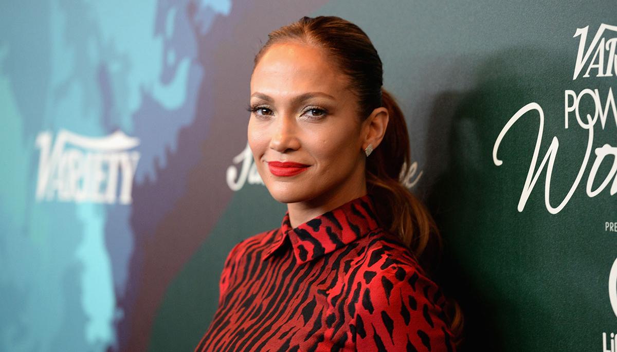 Jennifer Lopez shows off her incredible abs Nova 969