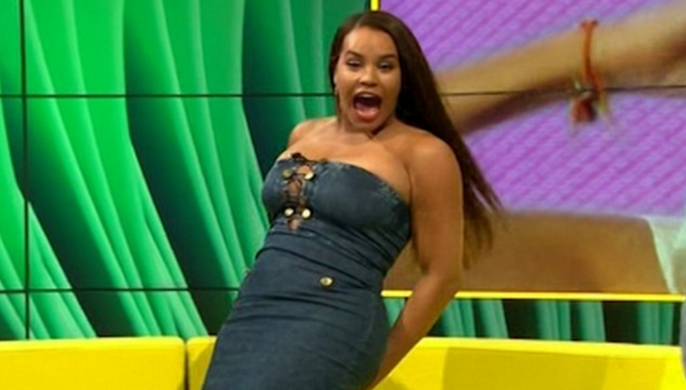 Wardrobe malfunction sends TV presenter into hysterics Nova 969