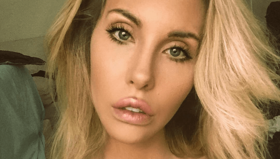 Olivia Newton Johns Daughter Chloe Lattanzi ‘has 400000 Plastic Surgery Addiction Nova 100 1491