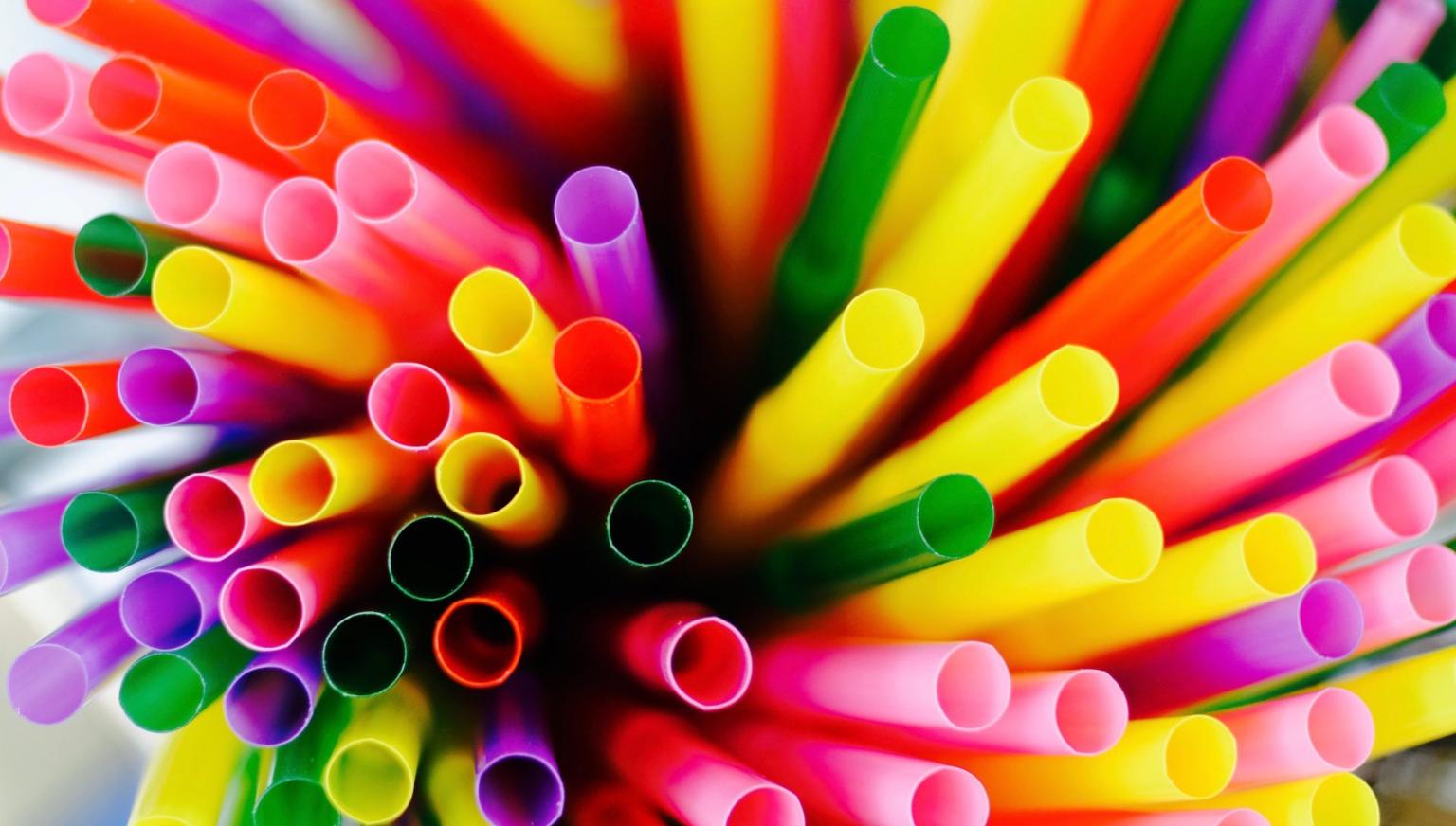 How many holes does a straw have? Nova 919