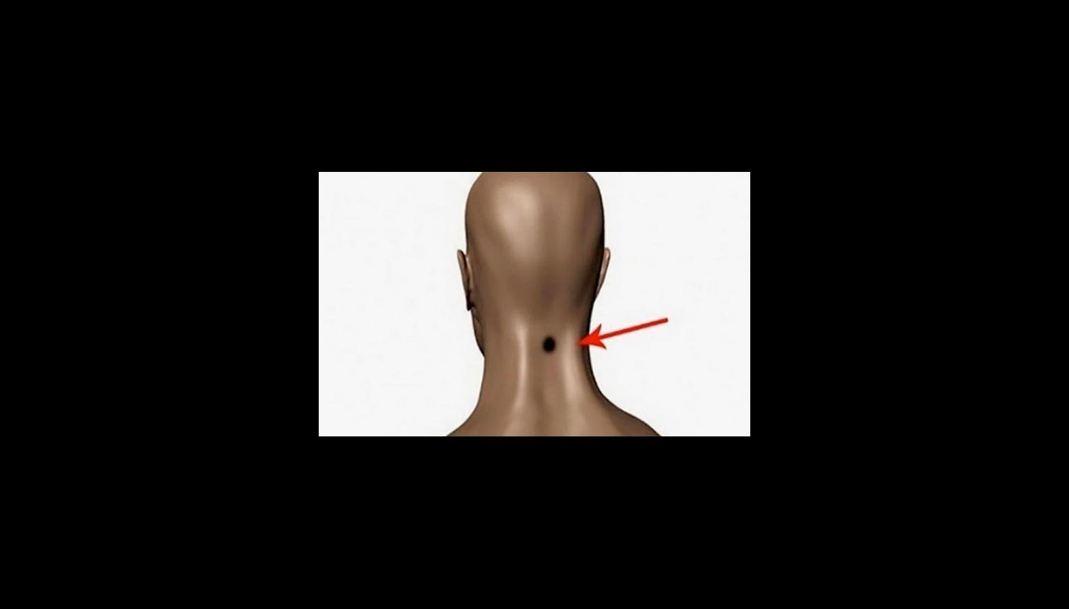 Put ice on your neck to improve mental health and relieve colds smooth